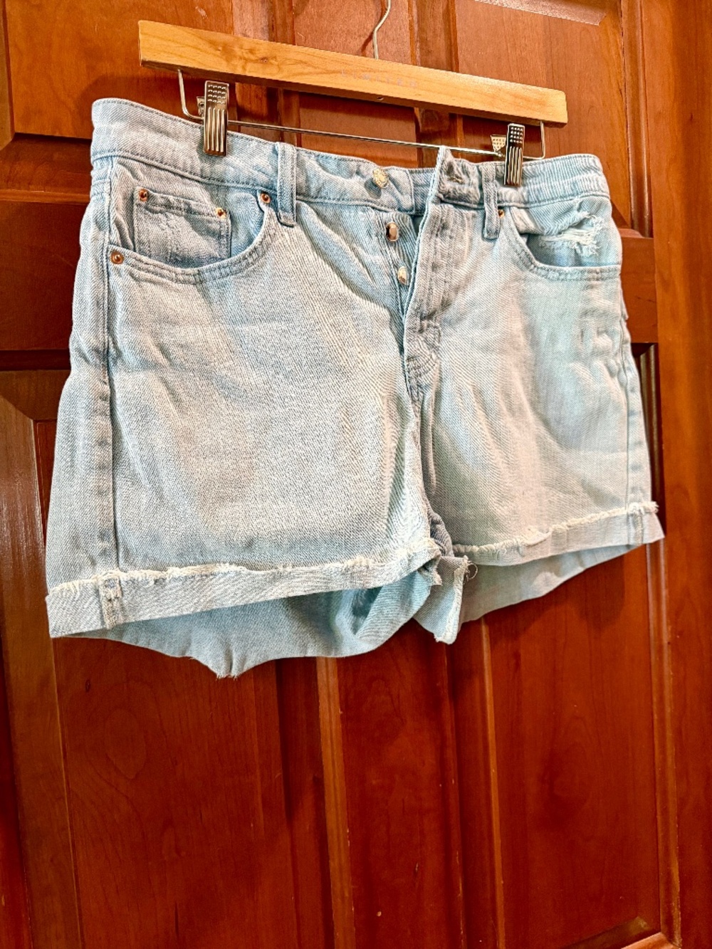 ✨ Wild Fable Light Wash Distressed Mom Jean Shorts SZ 10✨